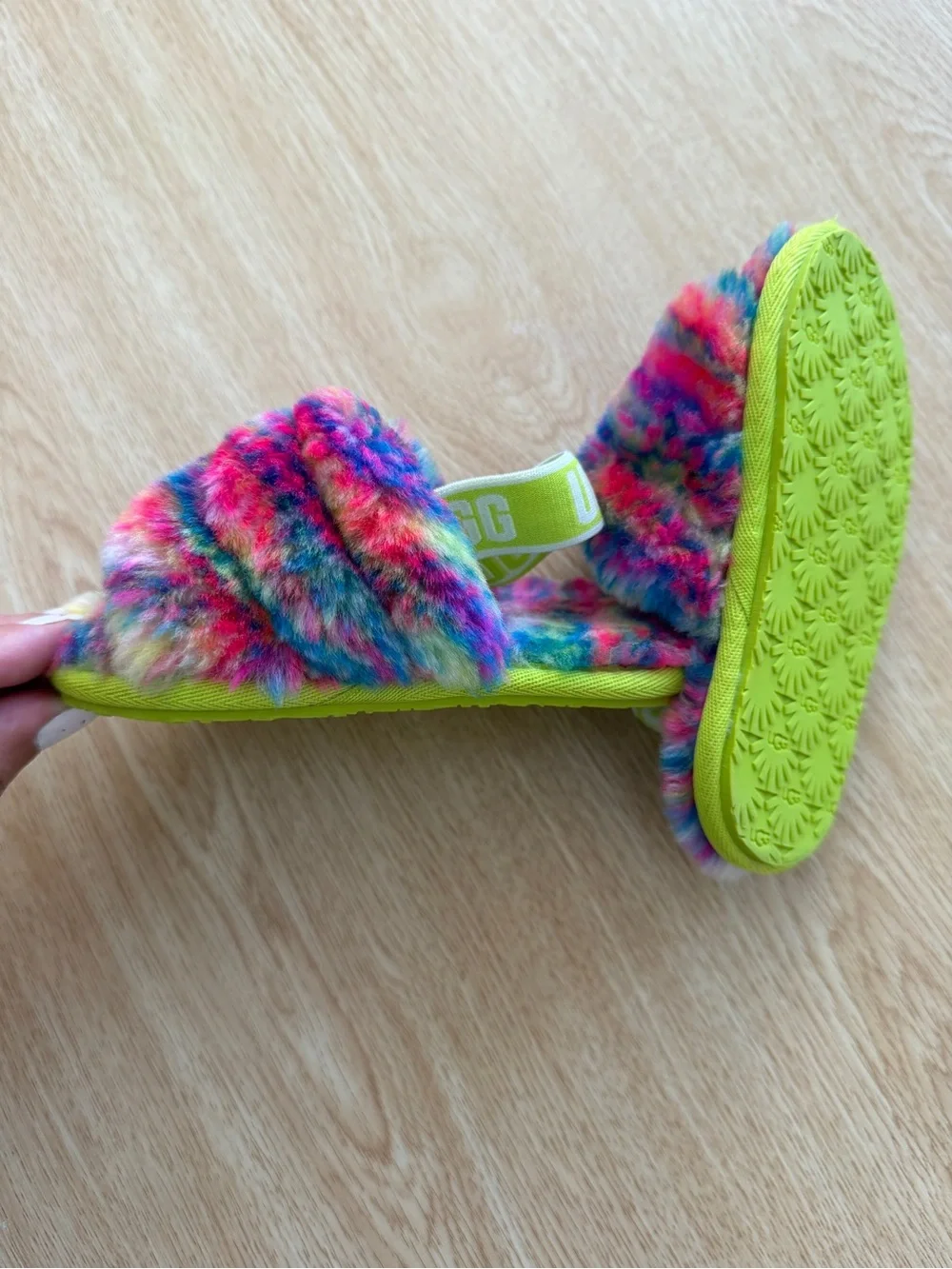 UGG K Fluff Yeah Pixalate kids slippers